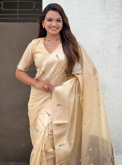 Floral Woven Organza Paithani Saree – Elegant Traditional Wear