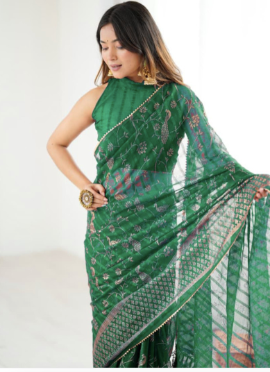 Women Floral Printed Embroidered Saree